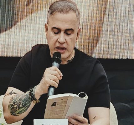 Tarek William Saab - ‘Antología Mínima’ y ‘Cuando Roza La Tierra’ ¡Dos joyas escondidas en 45 años de poesía! - FOTO