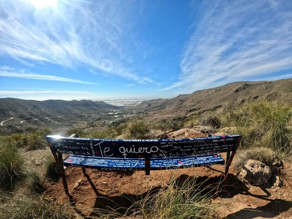 Banco del mirador del Amor en Vícar. Foto cedida por el Ayuntamiento.