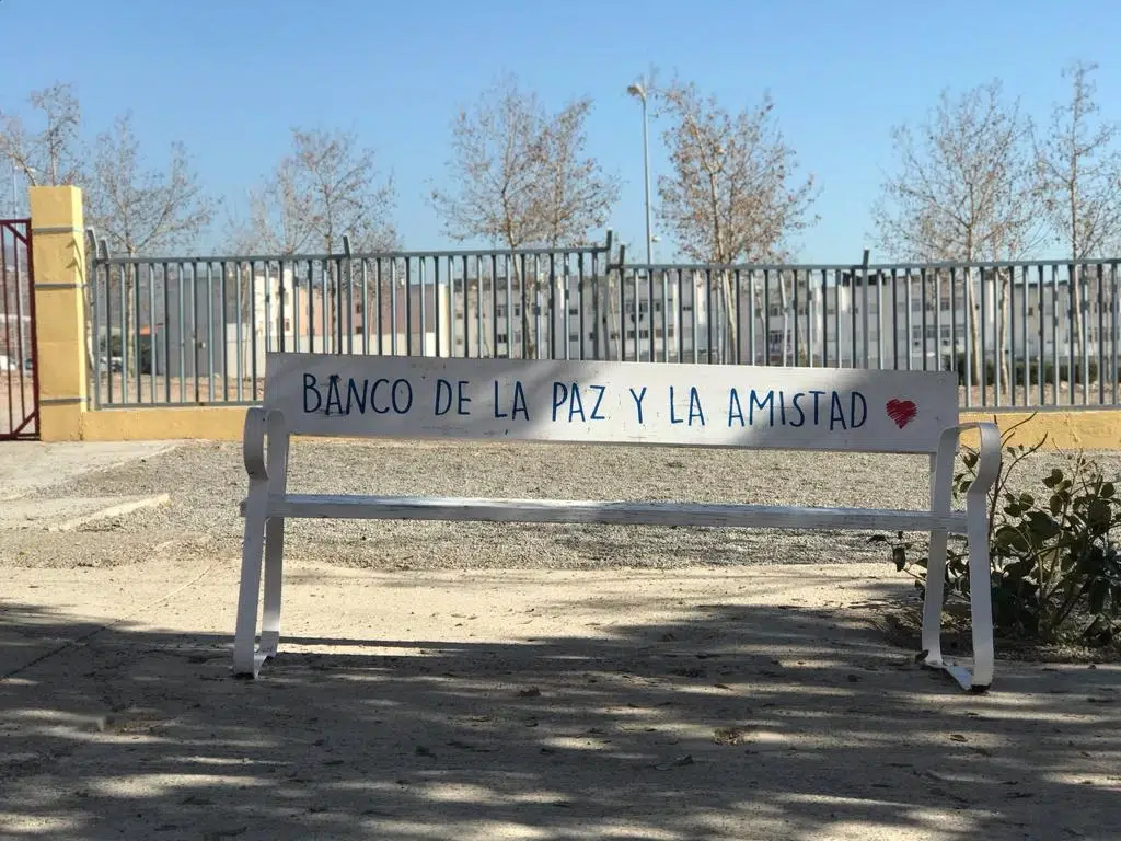 Banco de la paz y la amistad de Vícar. Foto cedida por el Ayuntamiento.