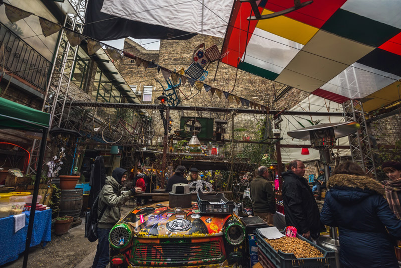 Szimpla Kert, uno de los bares ruinas que tienes que ver en tu ruta por Budapest en dos días