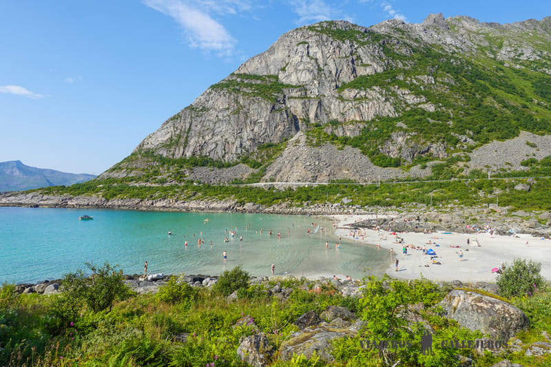Playa de orvikstranda que visitar en las islas lofoten