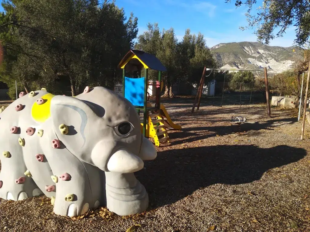 Casas rurales con rocódromo infantil: Hacienda Los Estacares, en Dúrcal (Granada).