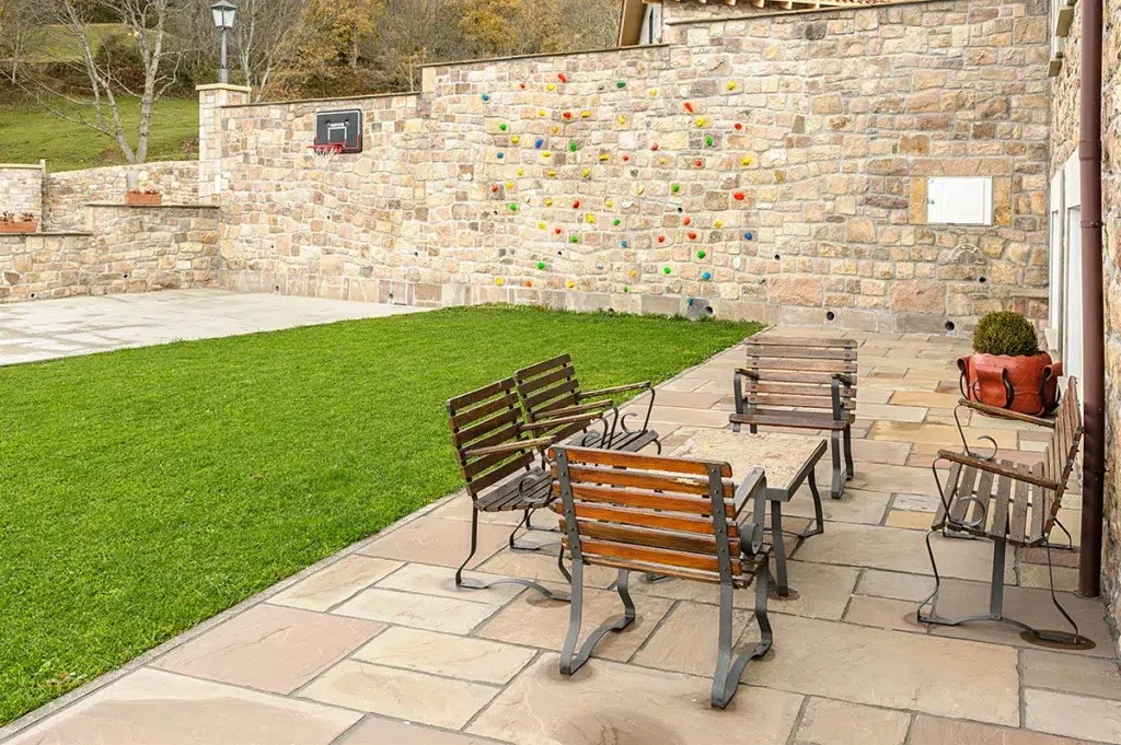 Casas rurales con rocódromo infantil: Casa de Los Pedros, en Hermandad de Campoo de Suso (Cantabria).