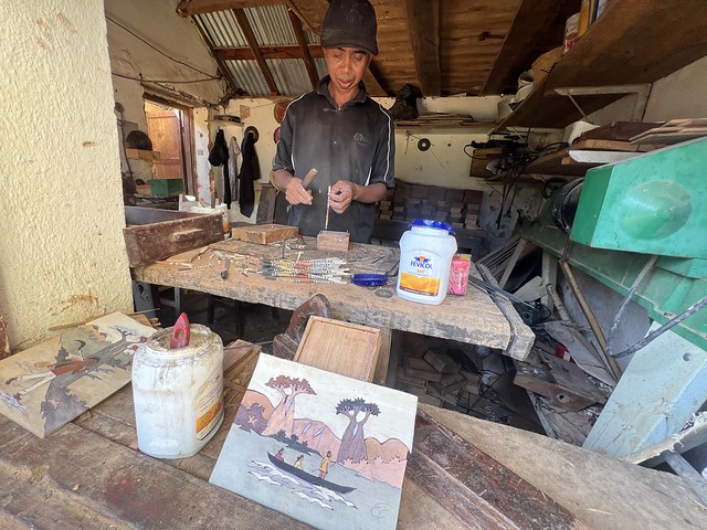 La marquetería es una de las prácticas típicas de Ambositra en Madagascar
