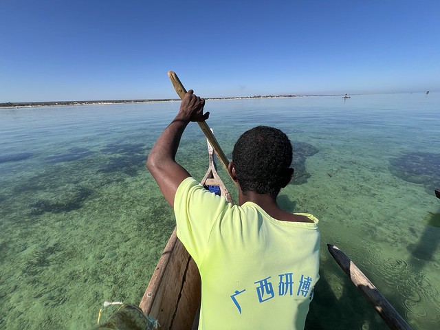 Navegando en piroga en Ifaty (Madagascar)