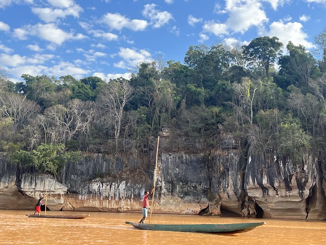 Navegando en el río Manambolo de Madagascar