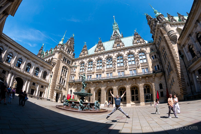 Que Ver en Hamburgo Rathaus Patio Salto