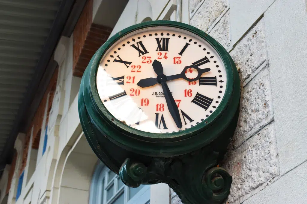 Reloj de la estación de Aranjuez. Por Carlos Z