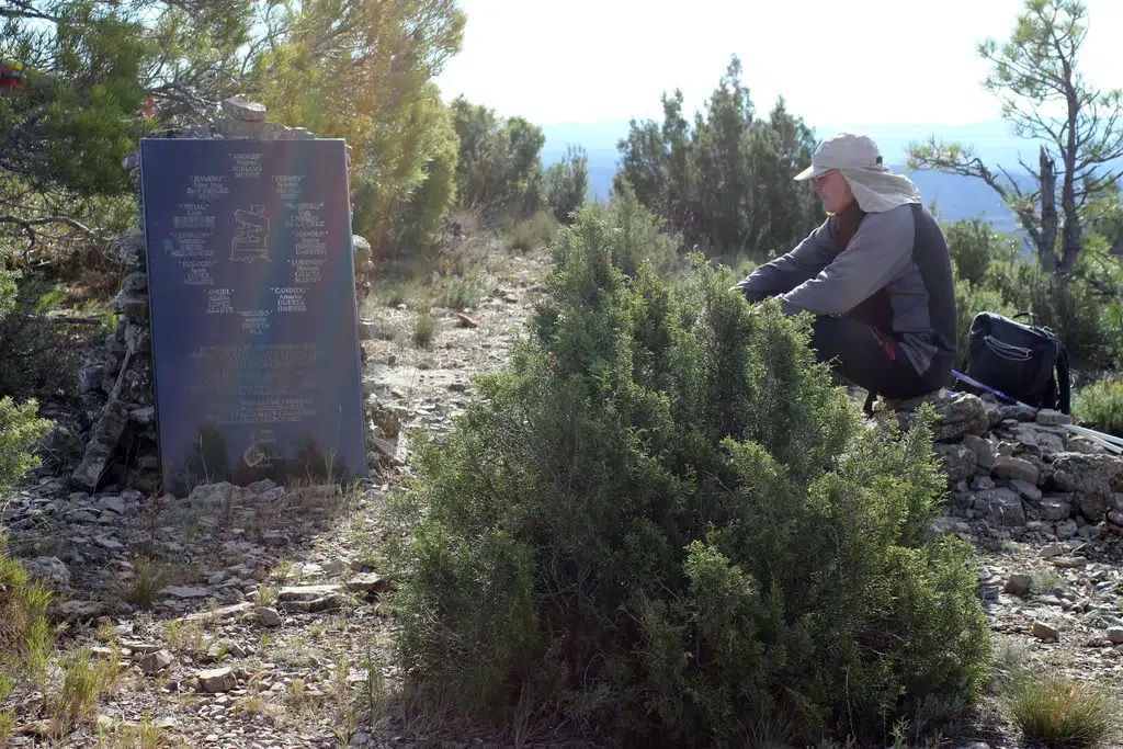 Memorial a los guerrilleros asesinados del AGLA en el Cerro Moreno, en la Serranía de Cuenca. Cedida por La Gavilla Verde