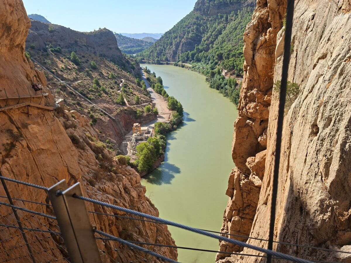 Panorámica hacia el sur desde el puente colgante Panorámica hacia el sur desde el puente colgante