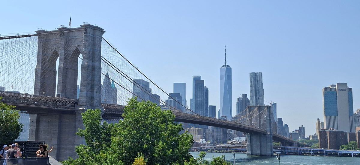 Puente de Brooklyn y Manhattan desde Pebble Beach Puente de Brooklyn y Manhattan desde Pebble Beach
