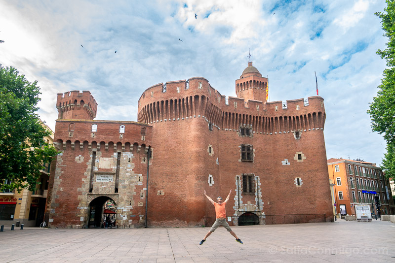 Que Ver en Perpignan Castillet Salto