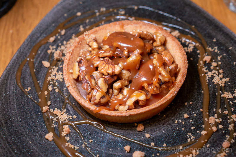 Comer en Sarlat-la-Caneda Le Petit Bistrot Tartaleta Nueces