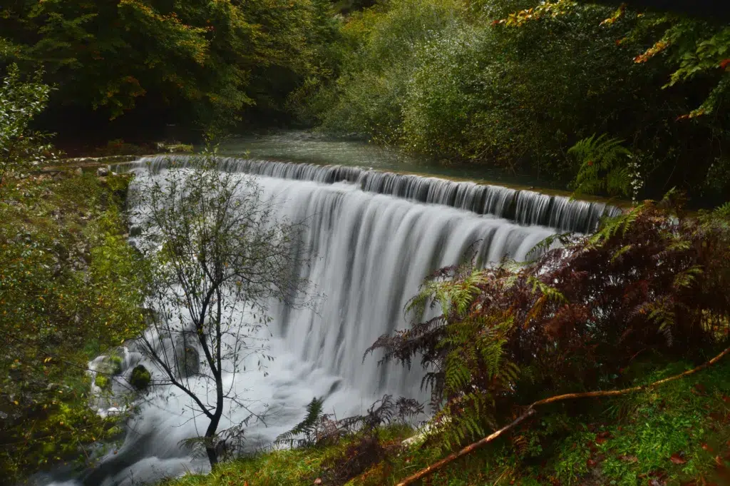 Nacedero del río Zirauntza. Por lugarteva.