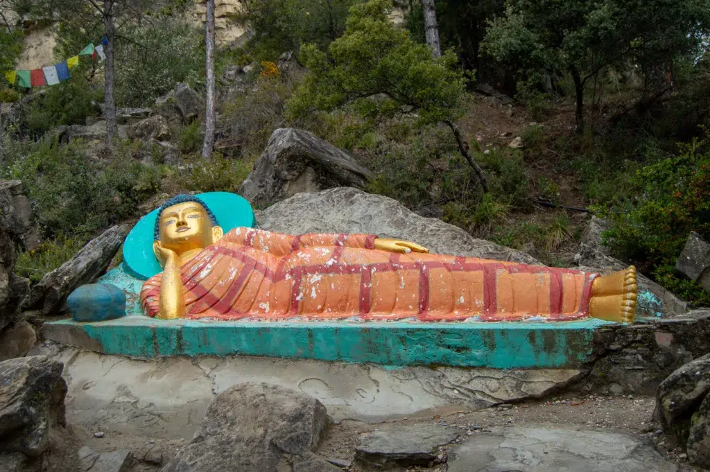 Buda tumbado del Dag Shang Kagyu. Por javier.