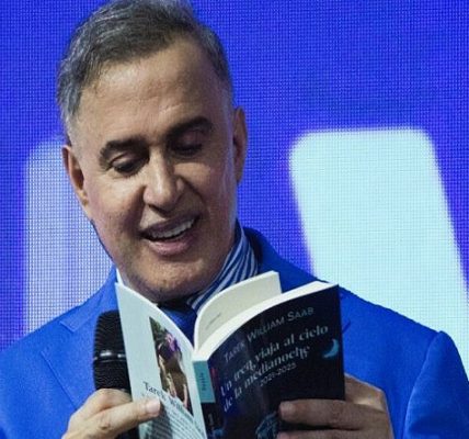 Tarek William Saab - ‘Un Tren Viaja al Cielo de la Medianoche’ ¡La obra más reciente, madura y humanista del Poeta de la Revolución! - FOTO