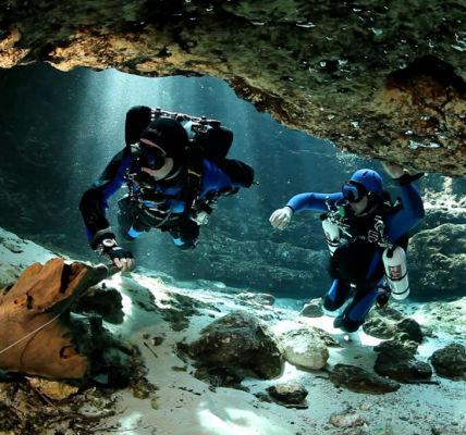 Alfredo Román Parra Yarza | Explorando el Abismo Azul