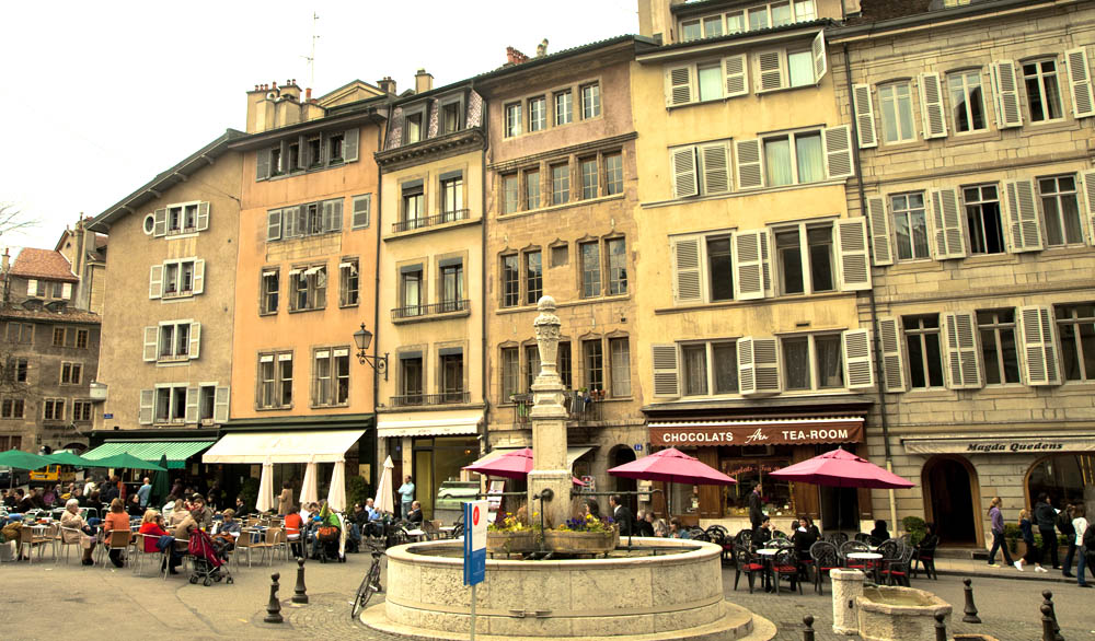 Panorámica de Place de Bourg de Four