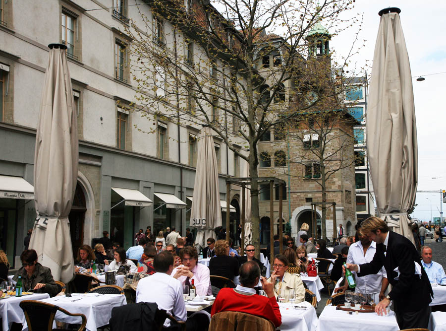 Terraza en la Place du Molard de Ginebra