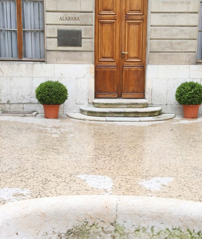 Entrada al salón Alabama