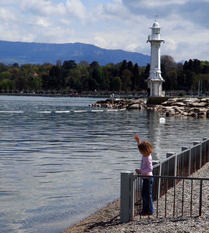 Faro de Ginebra en los baños de Pâquis