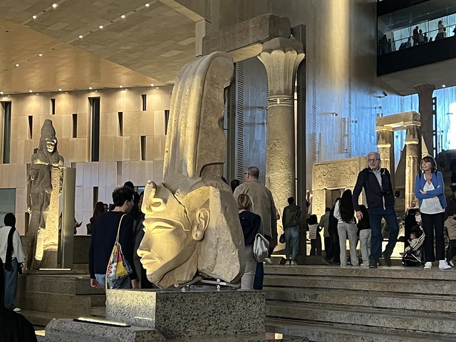 La Gran Escalinata (Gran Museo egipcio)