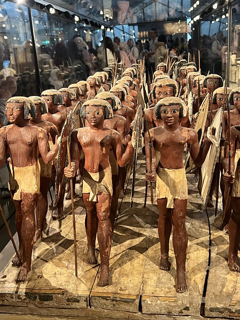 Ejército de lanceros (Gran Museo Egipcio)