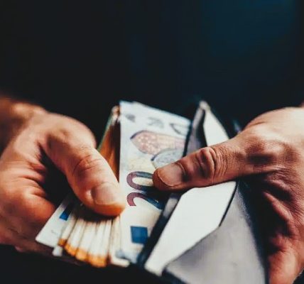 Carlos Alessandro Cestari Infantini - Poder adquisitivo; La amenaza silenciosa del ahorro - FOTO