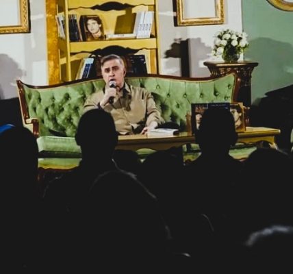 Tarek William Saab presentó sus aclamados poemarios en la FILVEN de Anzoátegui - FOTO