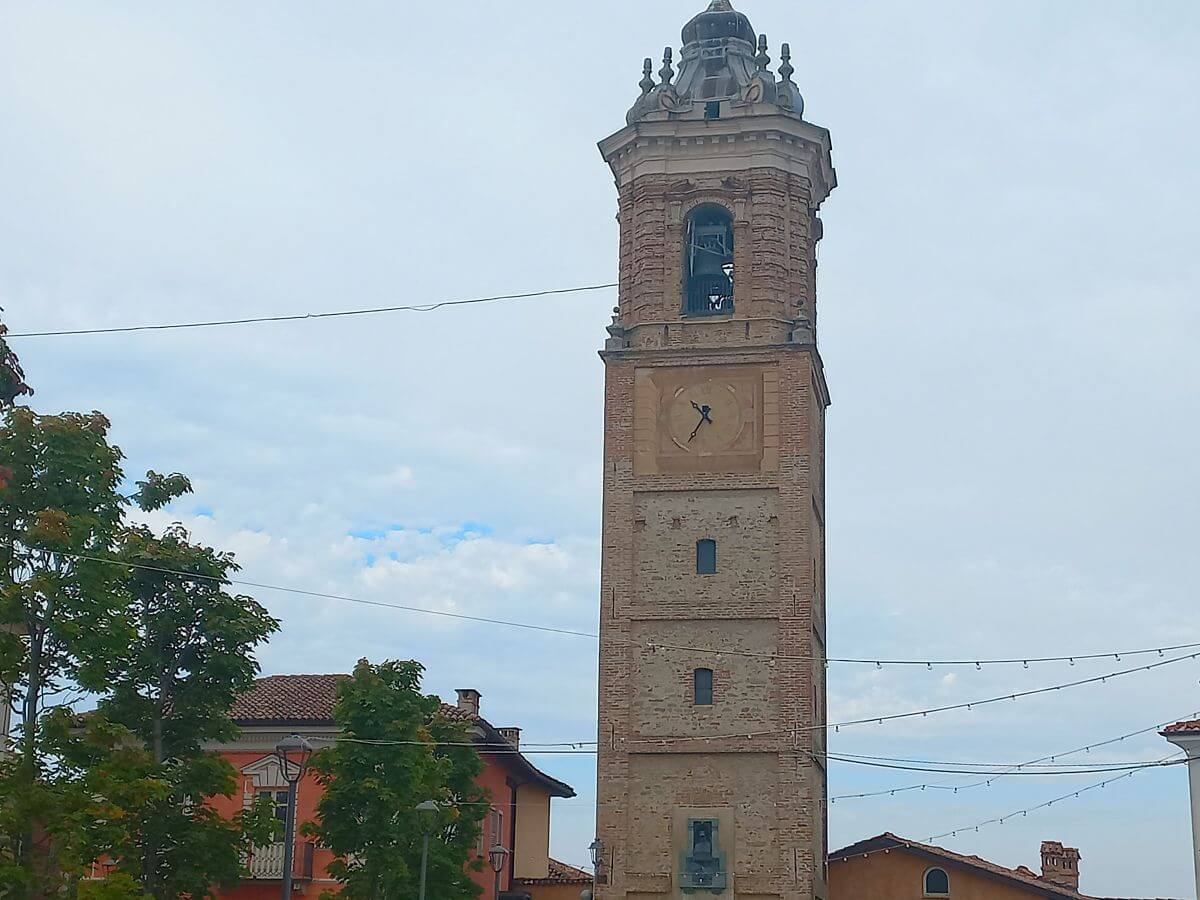 Torre campanario de La Morra