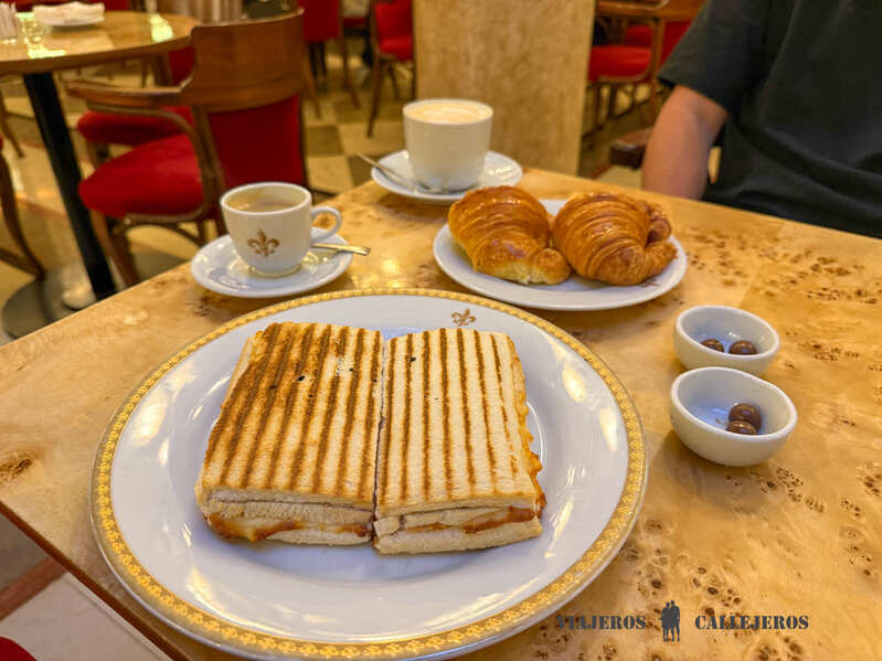 Desayuno en Confítería La Ideal