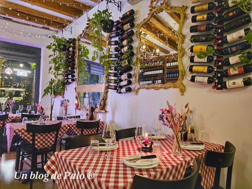 Típica trattoria en Florencia con sus manteles rojos