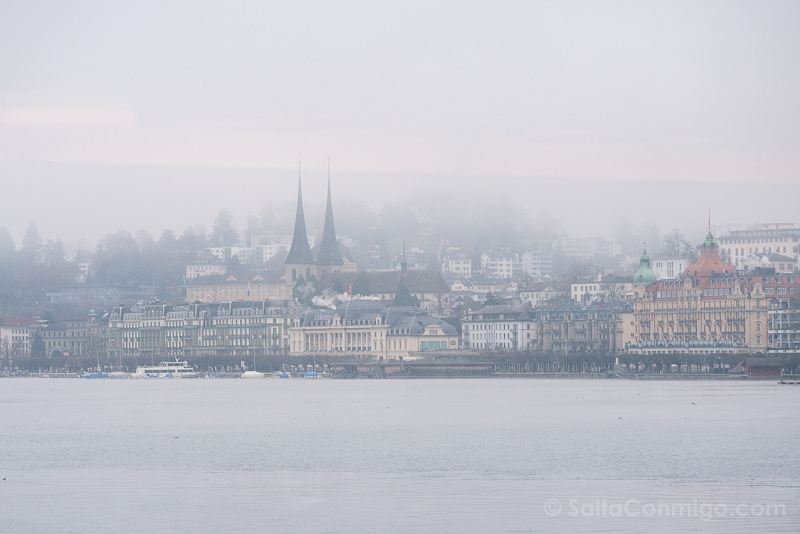Lucerna en Invierno Niebla