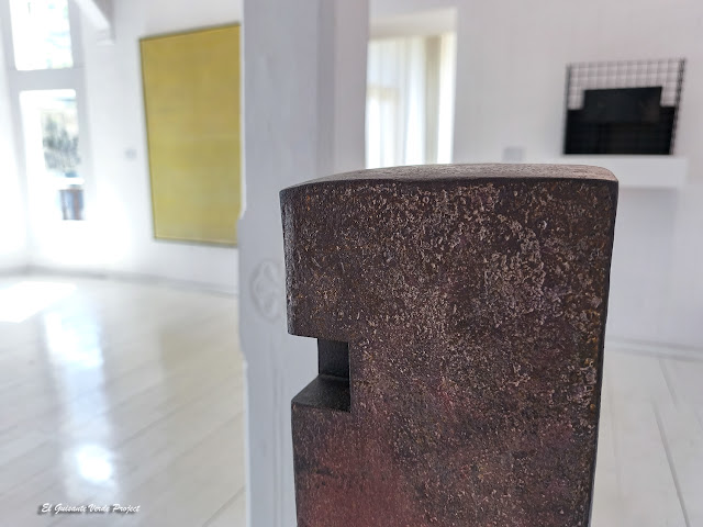 Chillida "Lo Profundo es el Aire - Estela VI" (detalle) - Museo de Arte Abstracto Español, Cuenca, por El Guisante Verde Project