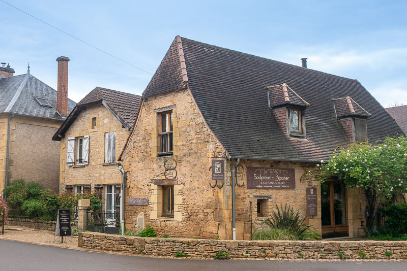 Pueblos Más Bonitos de Dordoña  Perigord Saint-Léon-sur-Vézère