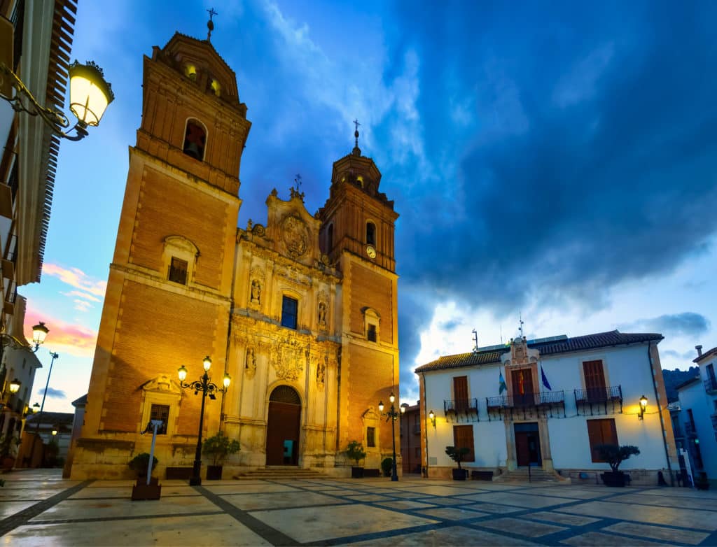 Plaza mayor de Vélez-Rubio, con la iglesia de la Inmaculada Concepción. Por josemiguelsangar