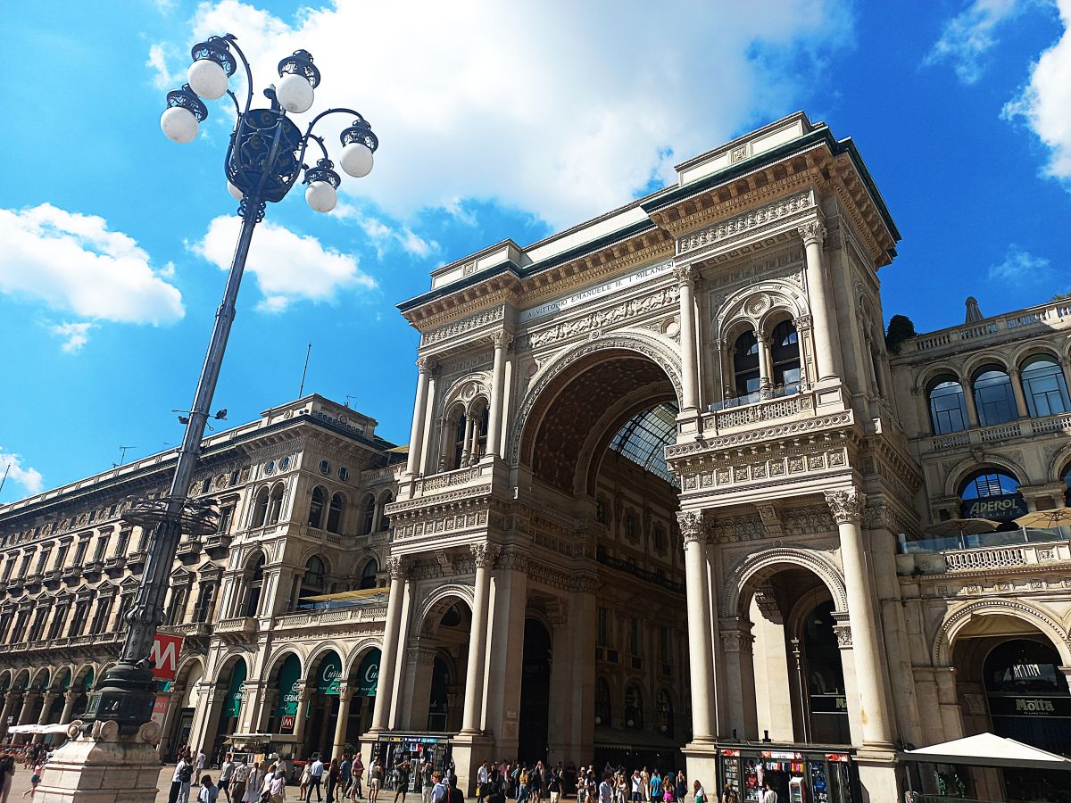 Plaza del Duomo. Entrada Galería Vittorio Emanuele II