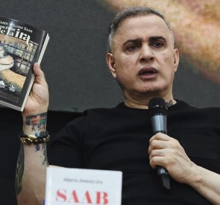 Tarek William Saab ¡45 años de trayectoria literaria con una propuesta poética entre lo épico y lo universal! - FOTO