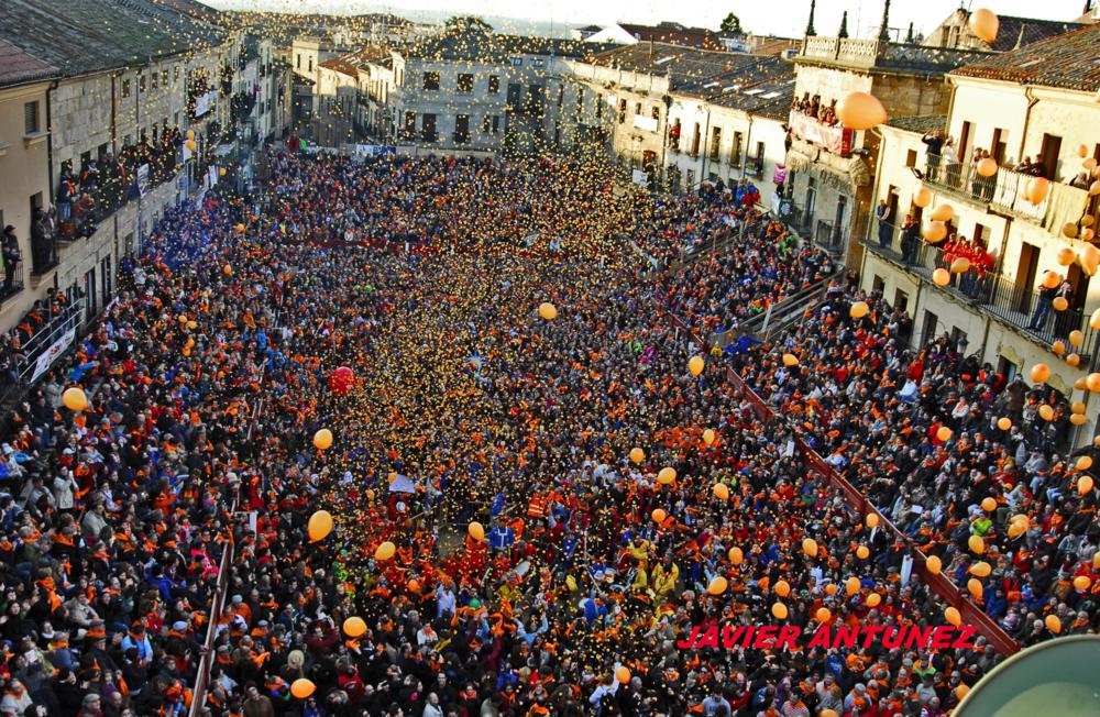 Plaza Mayor de Ciudad Rodrigo a tope para celebrar el carnaval