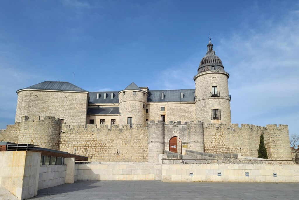 El castillo que alberga el Archivo General de Simancas.