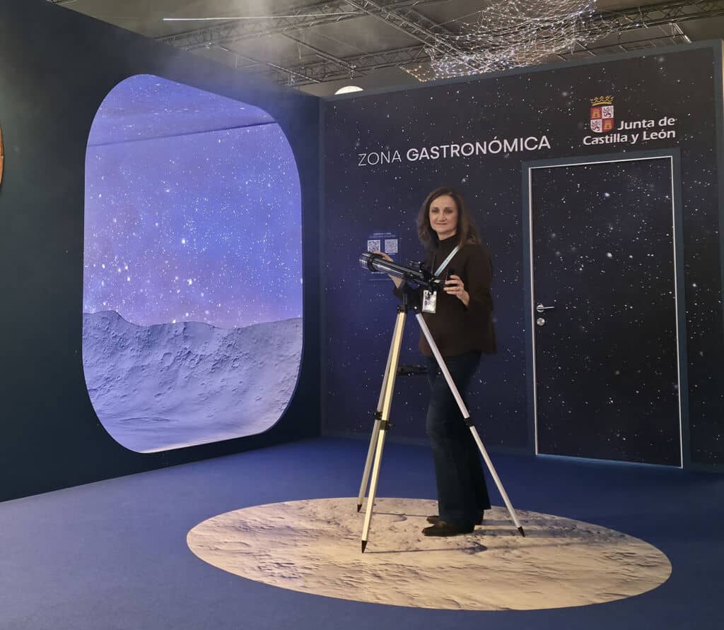 Nuria, de Finca Sotomar, se ha formado como monitora astronómica Starlight.