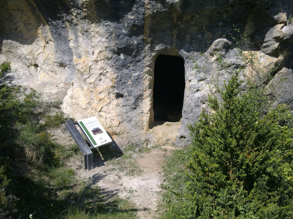"Cueva de la Dotora" de las Gobas de Laño, en Treviño (Burgos). De Patrimonio Cultural de Castilla y León
