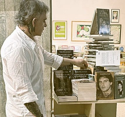 Tarek William Saab y la herencia de la poesía comprometida - FOTO