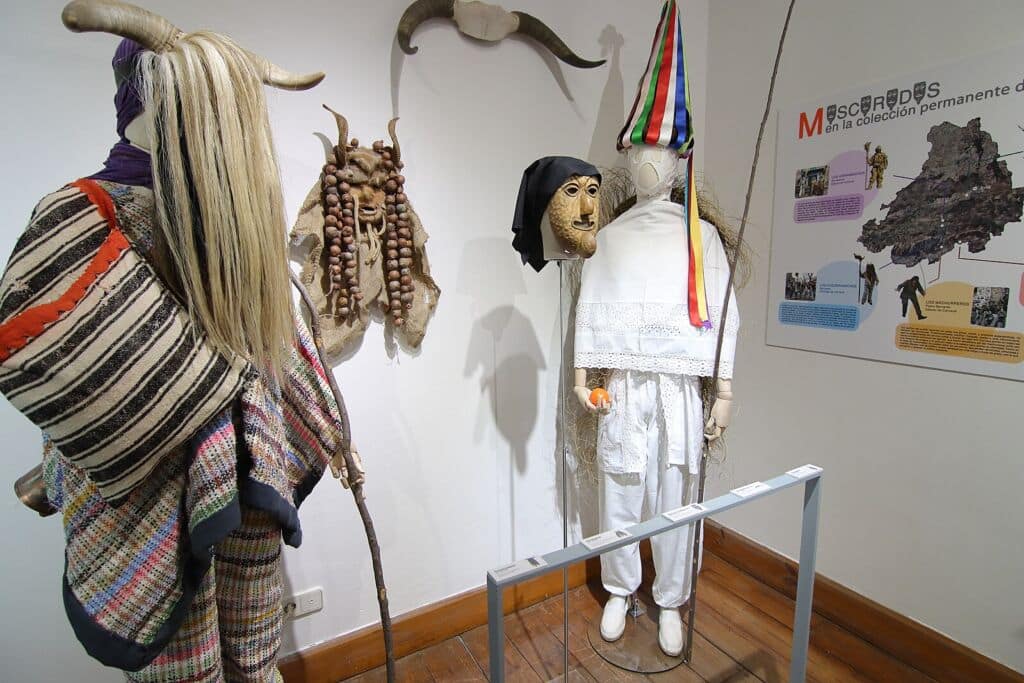 Vestimenta para Mascaradas de Invierno, Museo de Ávila. Por Malopez 21.
