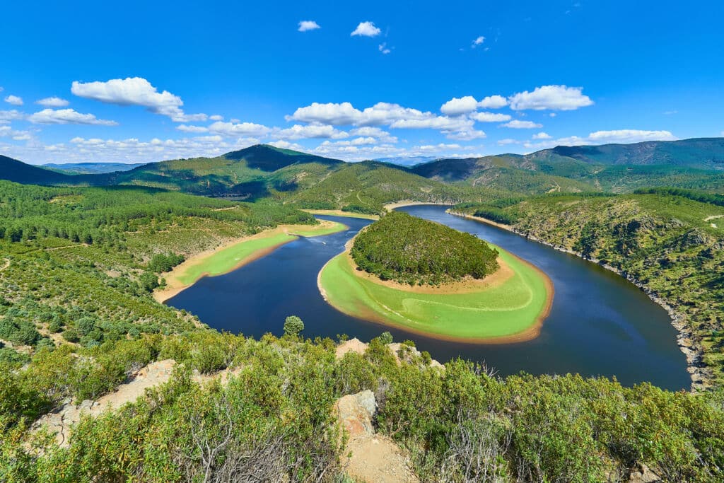 Paisaje del Meandro del Melero en las Hurdes (Cáceres).