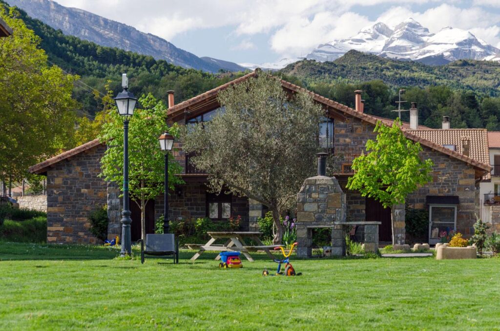 Casas La Ribera (Escalona, Huesca).