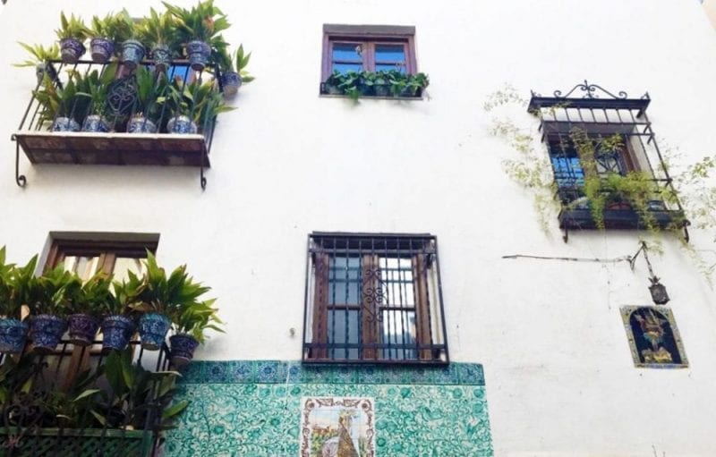 Detalle de una fachada en el Sacromonte