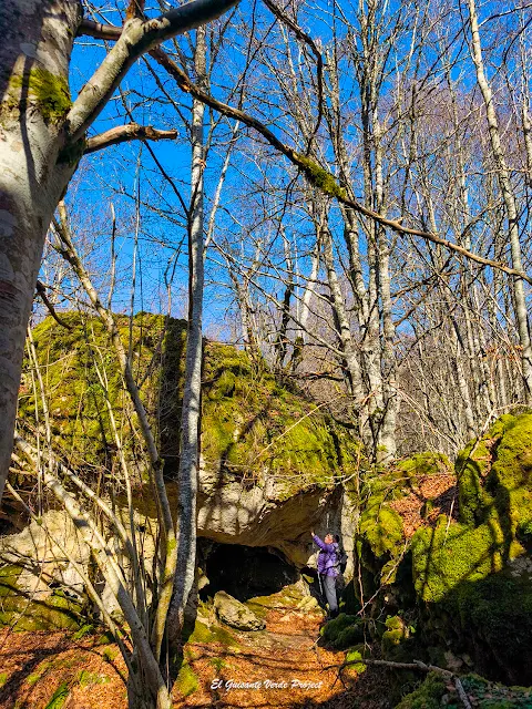 Alava, Laberinto de Katarri, grandes rocas, por El Guisante Verde Project