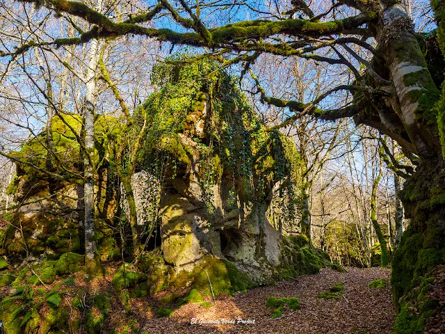 Alava, Laberinto de Katarri, rocas perforadas, por El Guisante Verde Project