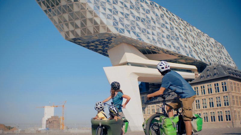 El edificio de la autoridad portuaria de Amberes de Zaha Hadid